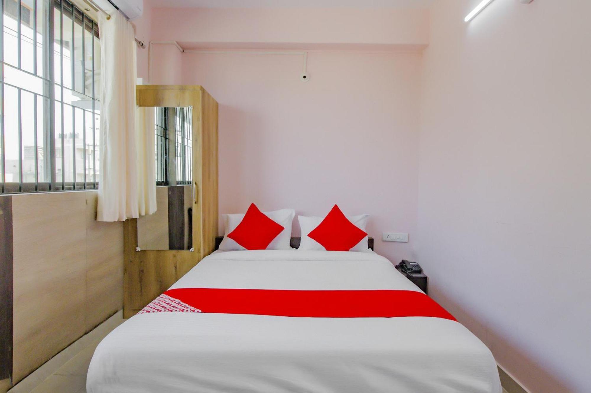 Oyo 79181 Sri Dhanalakshmi Boarding & Lodging Bengalúr Exteriér fotografie